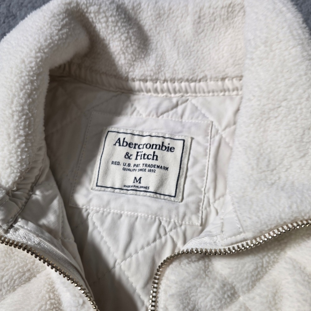 Abercrombie & Fitch Womens M Quilted Fleece Vest Cream Gold Zip Pockets 1372 - Picture 3 of 6
